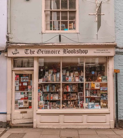 15 Beautiful Bookshops in York to Explore.jfif